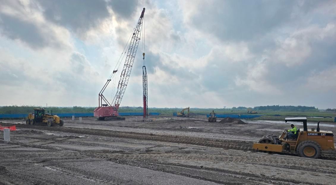 Diamond Eight crane and CAT roller — large site work, South Texas